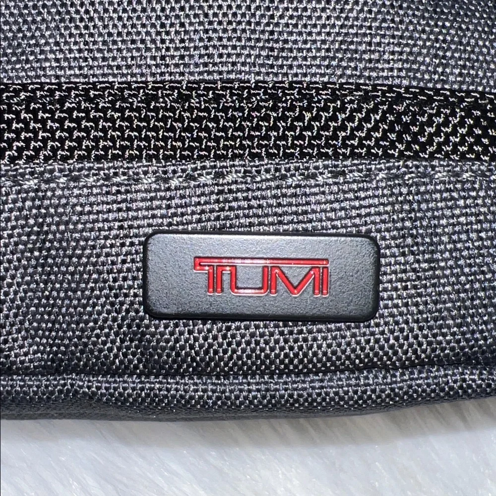 Tumi Men's Black Toiletry Bag -Compact Travel Dopp Kit